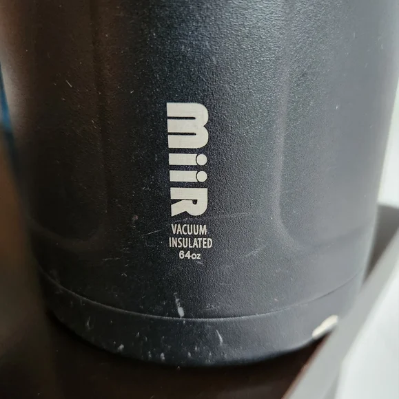 B2GO Patagonia 64 oz MIIR Growler in Black - Picture 7 of 11